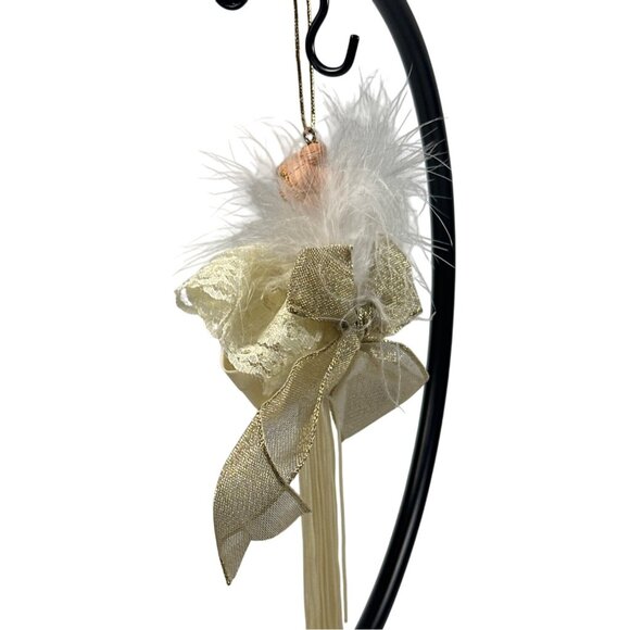 Avon 1998 Victorian Ladies Ornament Gala With Feather Accents & Rose - Picture 4 of 9